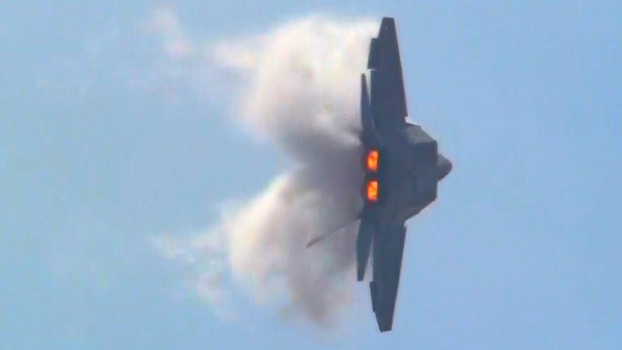 Aggressive F-22 Raptor Footage from 2010 MCAS Miramar Air Show