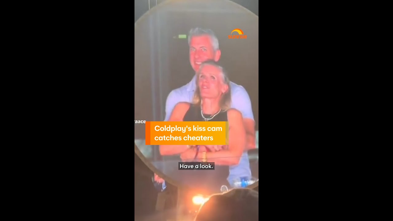 Coldplay Kiss Cam Catches Cheaters Live π₯