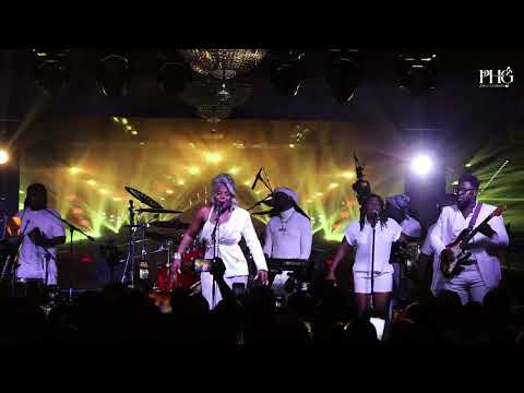 ANIE ALERTE ZILE GRAND PREMIERE A MONTREAL CANADA.