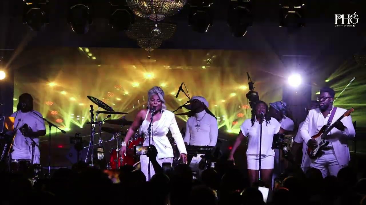 ANIE ALERTE ZILE GRAND PREMIERE A MONTREAL CANADA.