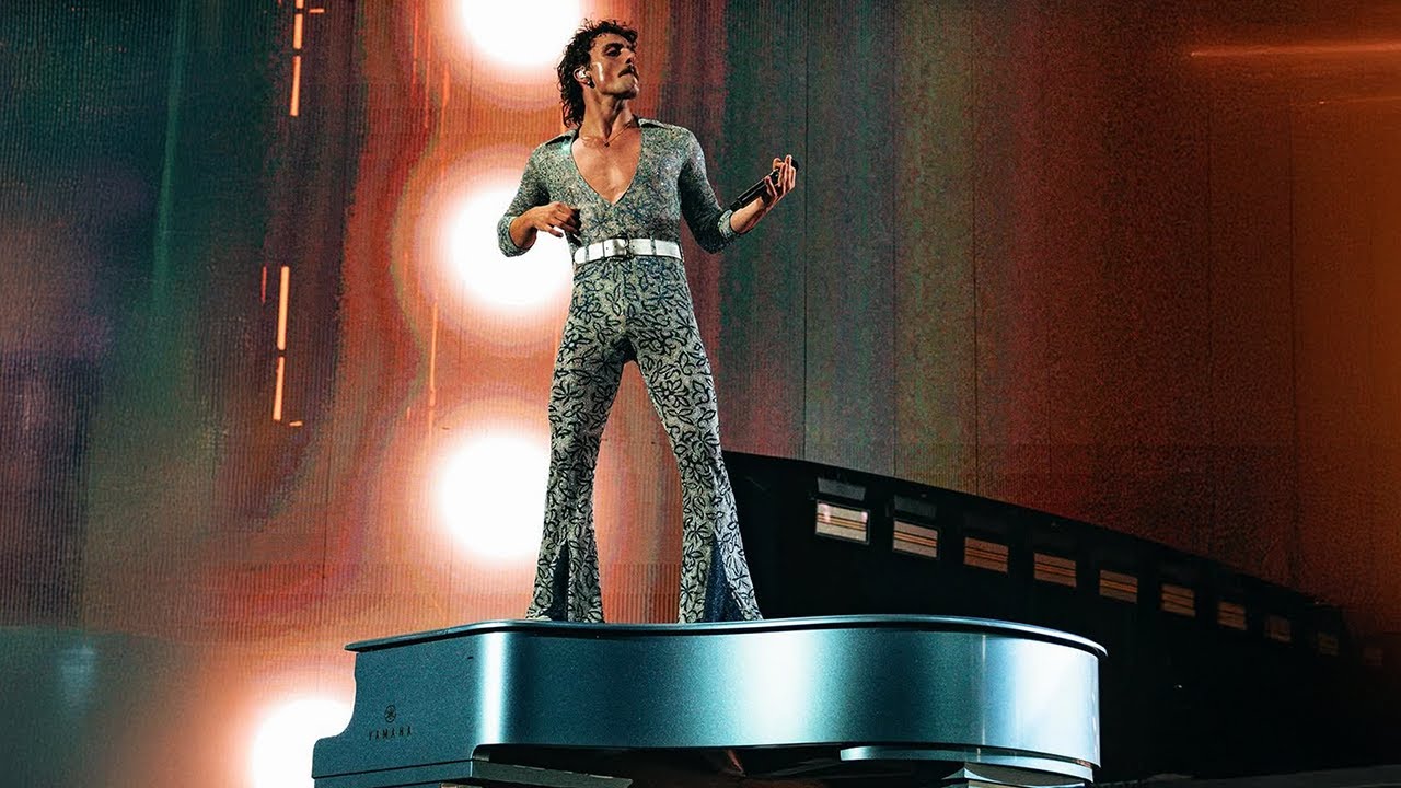 Benson Boone Performs 'Beautiful Things' Live at Coachella 2025 ๐ค