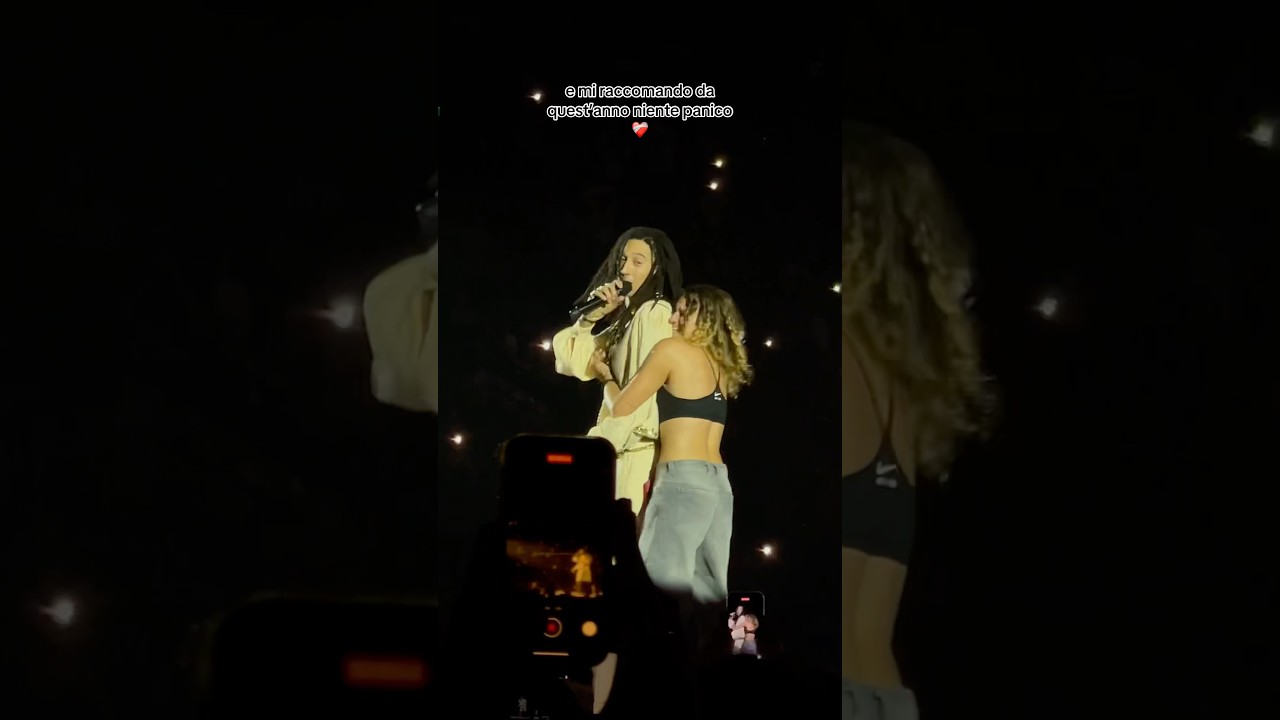 Fan emozionata interrompe il concerto di Ghali con un abbraccio ❤️‍🔥