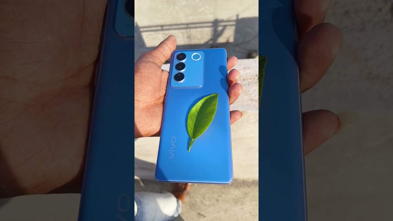 Vivo V27 with Color-Changing Back Panel 🌈
