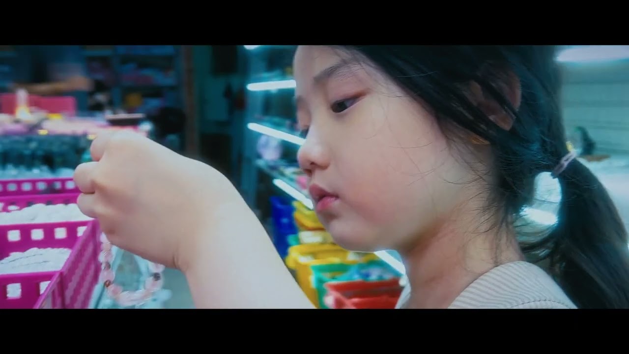 LEFT-HANDED GIRL by Shih-Ching Tsou | Clip | ZFF 2025 | Feature Film Competition