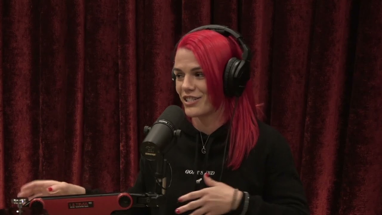 JRE MMA Show #140 with Gillian Robertson