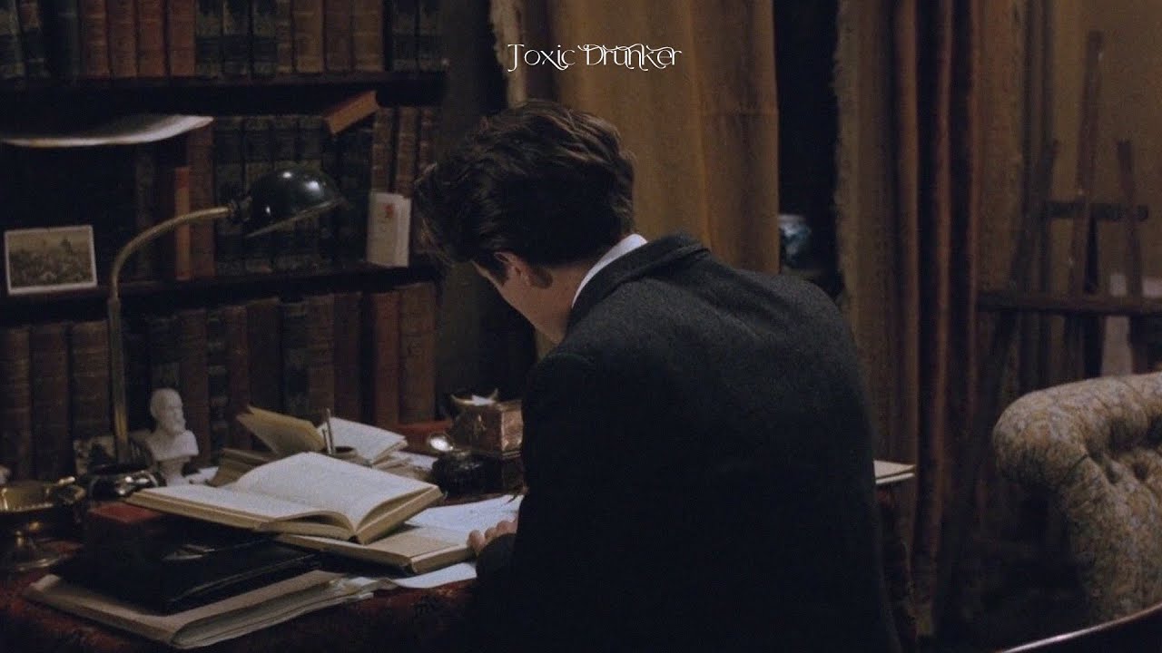 Dark Academia Playlist: Old Books, Rain & Hot Tea 📚☔