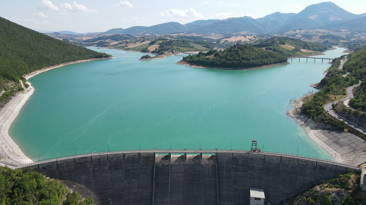 Experience Stunning 4K 60FPS Drone Footage of Cingoli and Lake Castriccioni 🌅