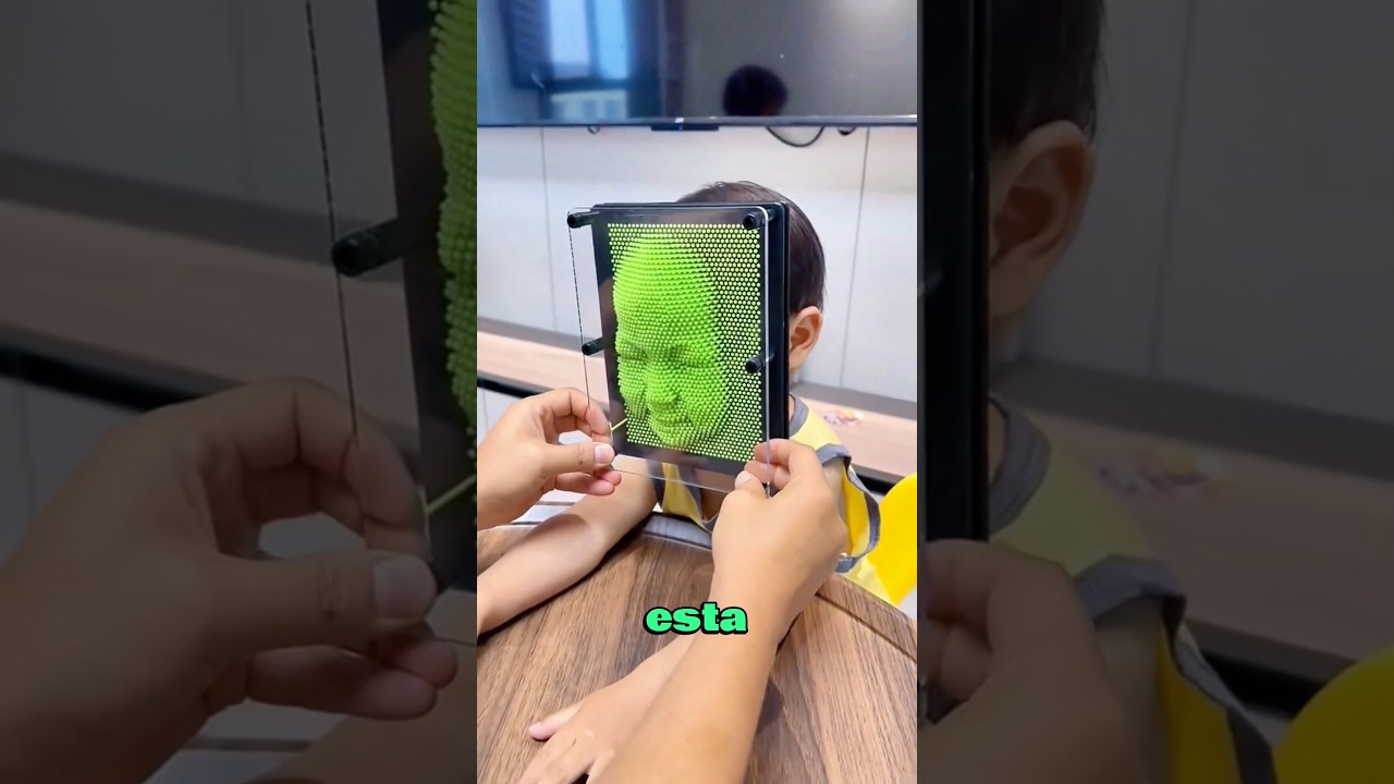 Mamá con máscara sale por detrás 😱