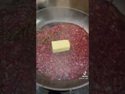 Red wine reduction sauce for steak