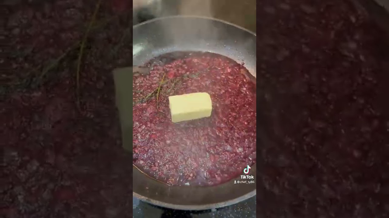 Perfect Red Wine Reduction Sauce for Steak 🍷