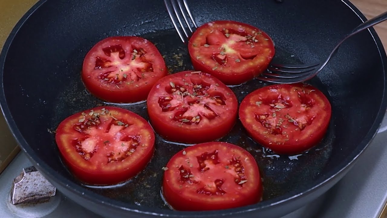 Omelete de tomate super fácil e delicioso para o café da manhã.