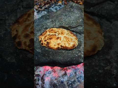 2🔥Как испечь хлеб в лесу #выживание #выживаниевлесу #bushcraft #хлеб #добычаеды