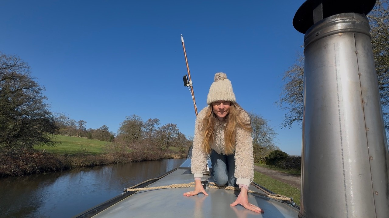 Winter Living on a UK Narrowboat ❄️