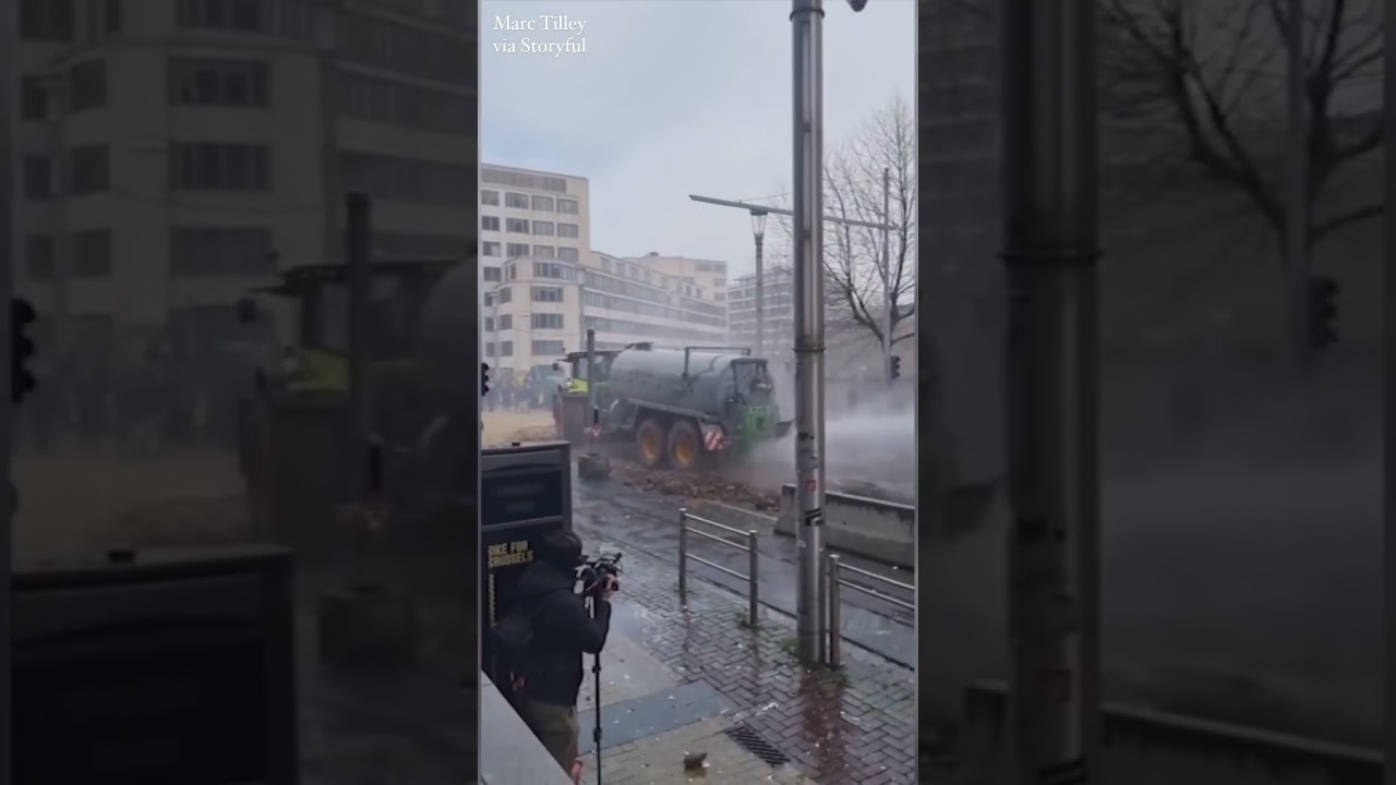 Farmers Clash with Police Using Manure Spray During Protest 🚜