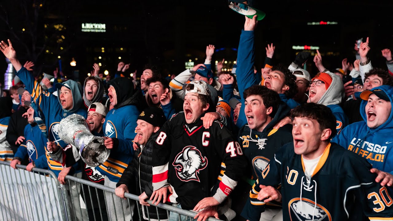 Sabres Fans Celebrate 4th Goal vs Bruins 🏒