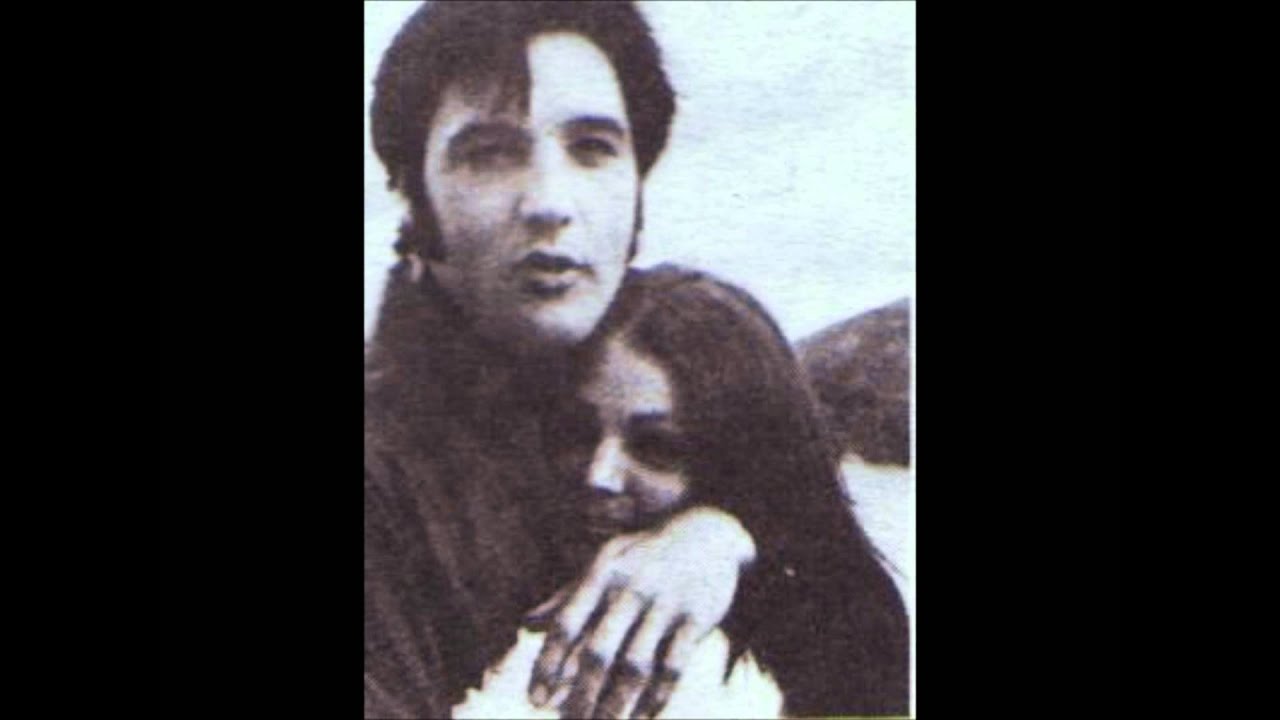 Elvis Presley - She's Not You 🎶