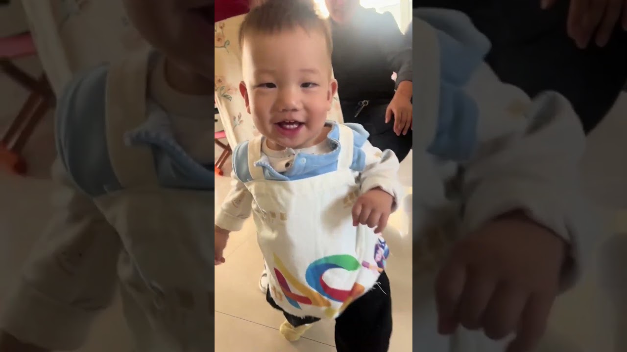 Cách Tập Đi Hiệu Quả Cho Bé Yêu Trong Chiếc Túi Thú Vị 👶