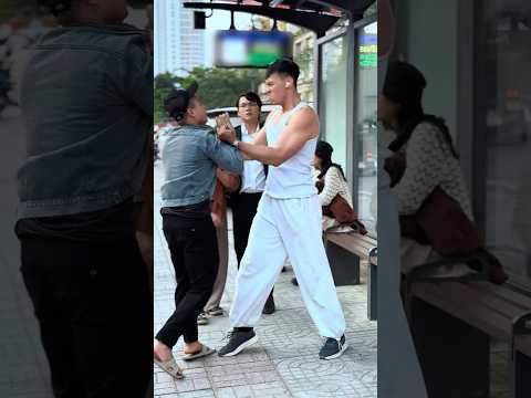 When the giant appeared [CONDA NGUYEN] #condanguyen #kindness #goodman #hero #action #help #respect