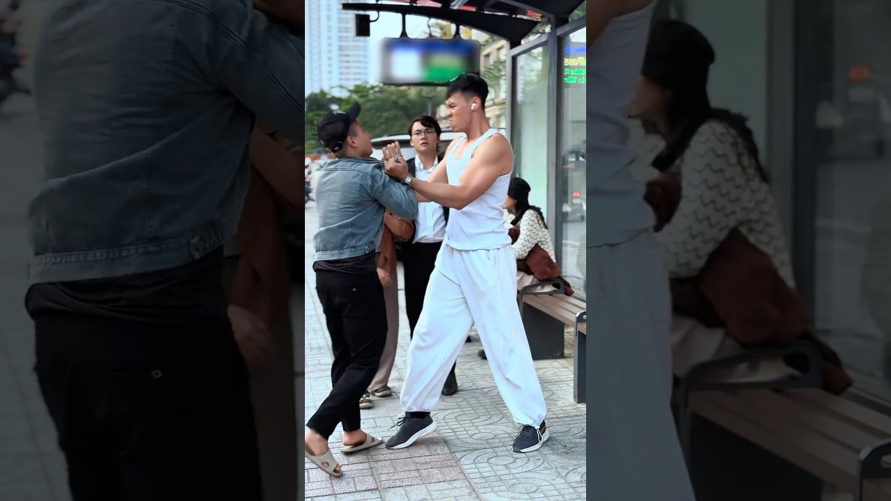 When the Giant Appeared: A Story of Kindness 🌟