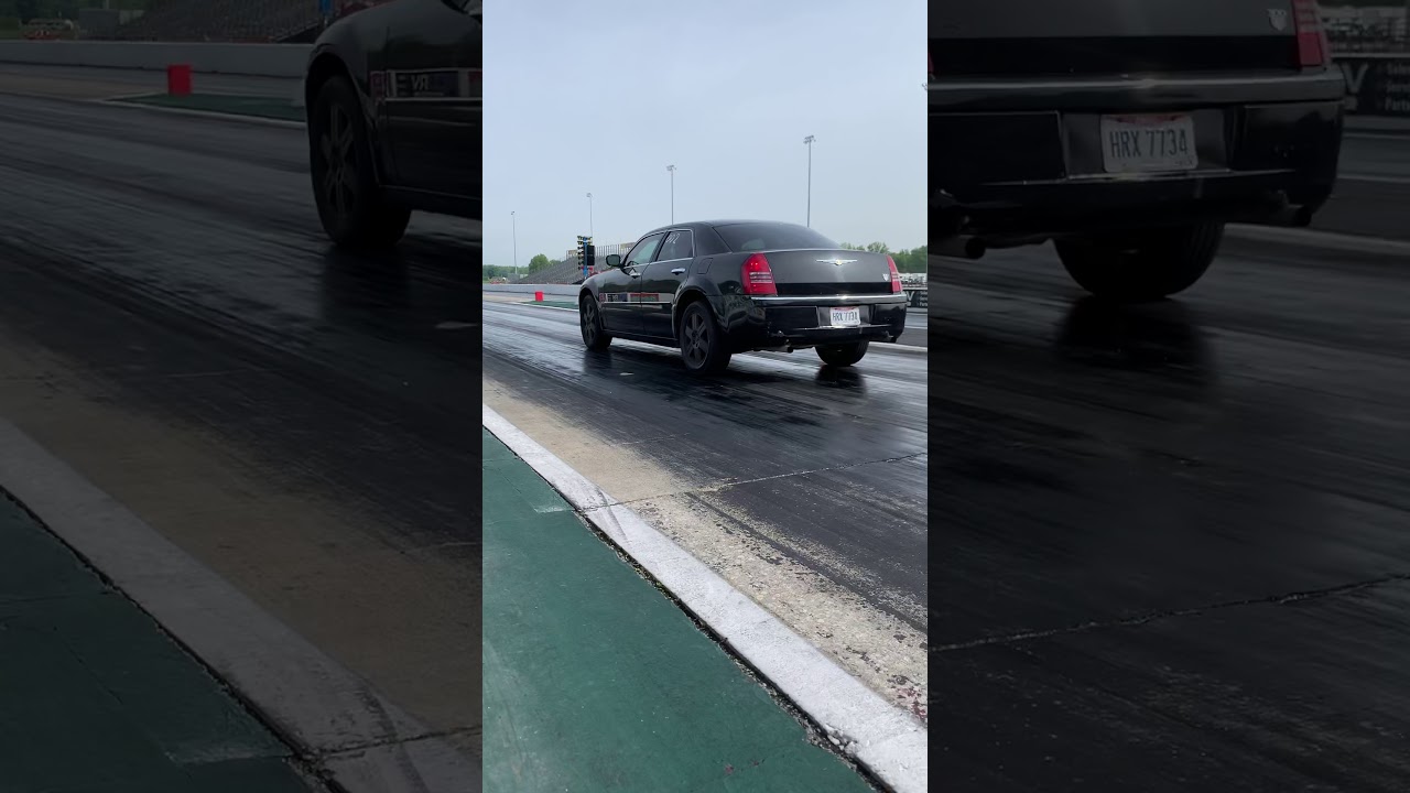 Chrysler 300C AWD HEMI Drag Race ๐