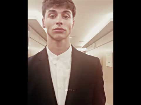 whos model face is better..π€#shorts