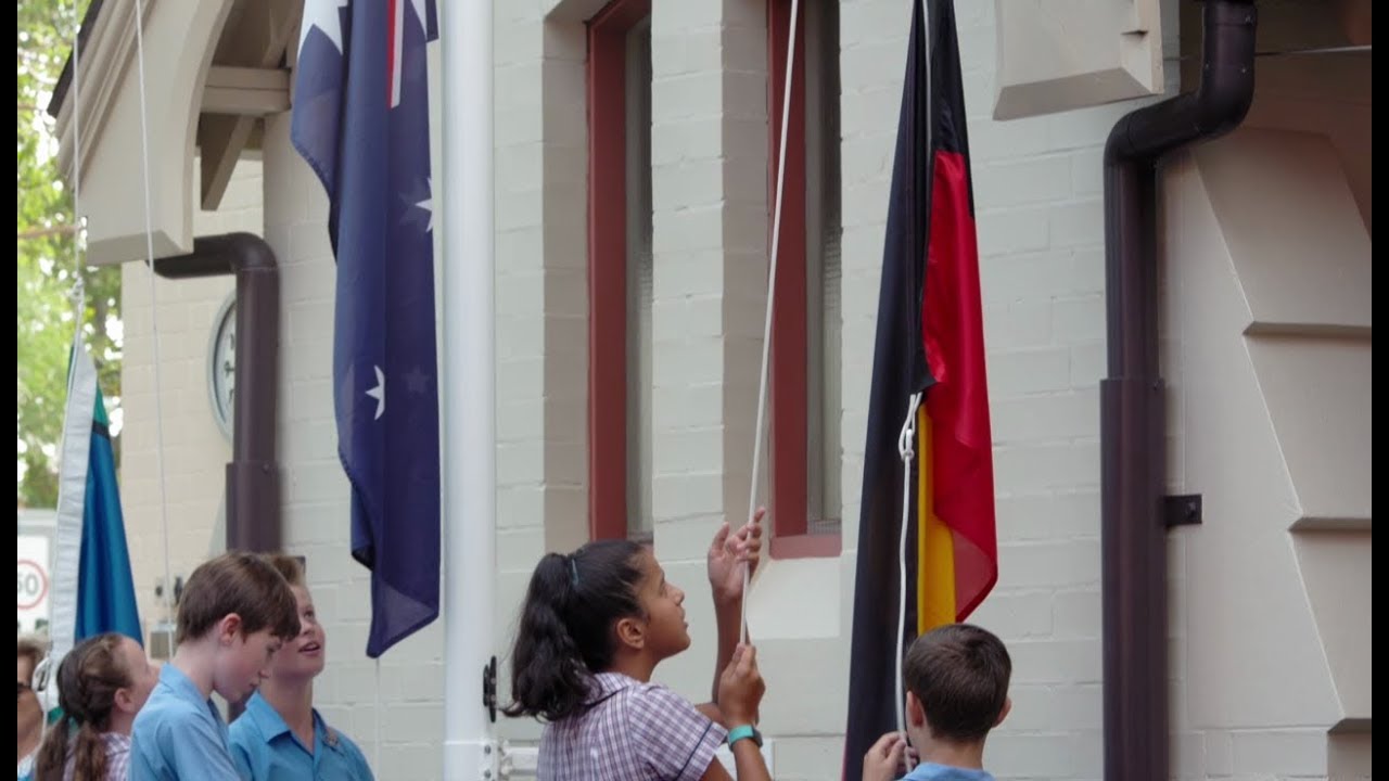 Display Aboriginal & Torres Strait Flags with Pride 🟣