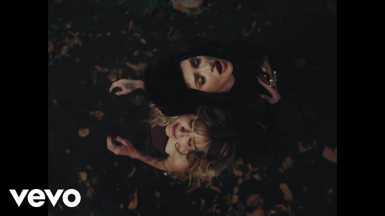 Kany García & Lia Kali - Huir (Official Video) 🎶