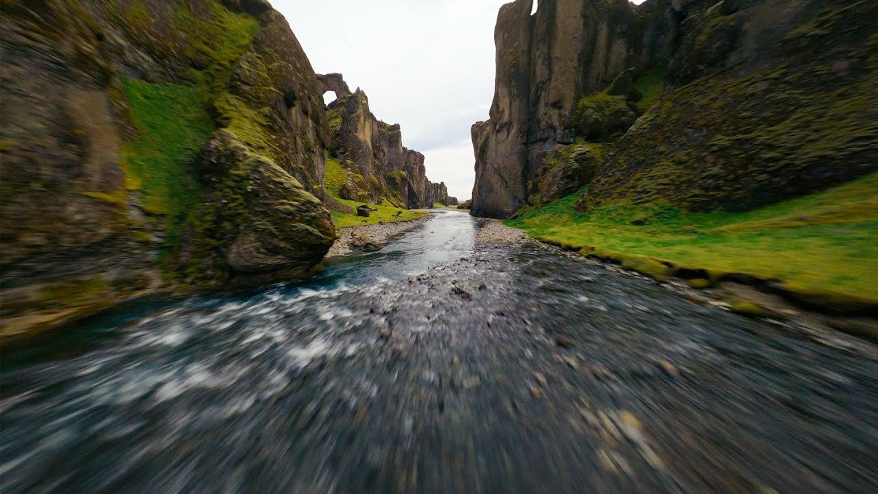 FPV Drone Flight in Iceland's Fjaðrárgljúfur Canyon 🌄