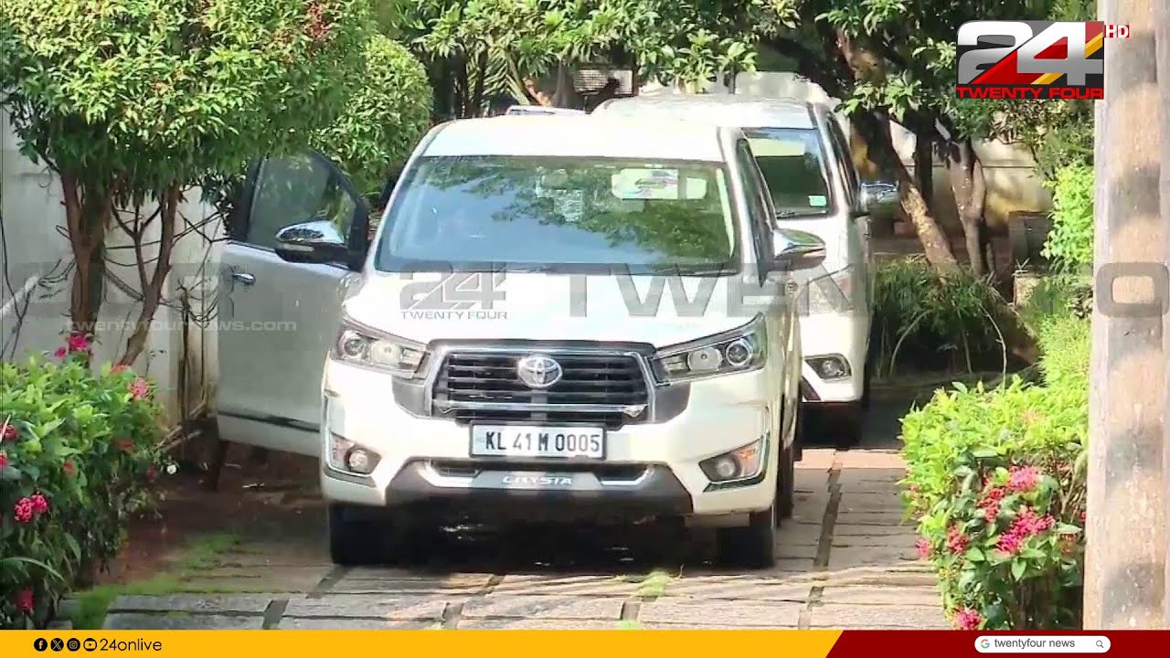 ദിലീപ് കോടതിയിൽ ഹാജരായി; കുടുംബവും വീട്ടിൽ