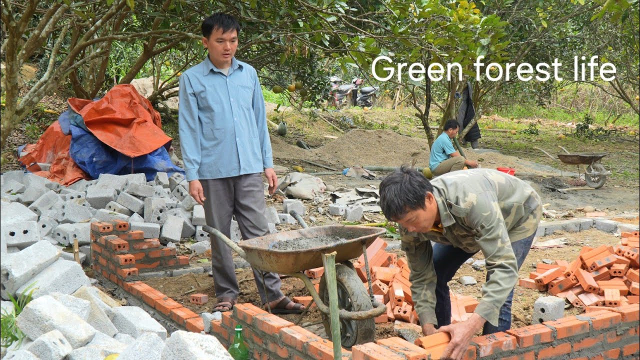 Robert Prepares Pigsty for Moving Pigs 🐖