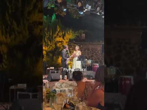 Bu akşam nikah masasına oturan Sitare Akbaş ile Cengiz Orhonlu düet yaptı