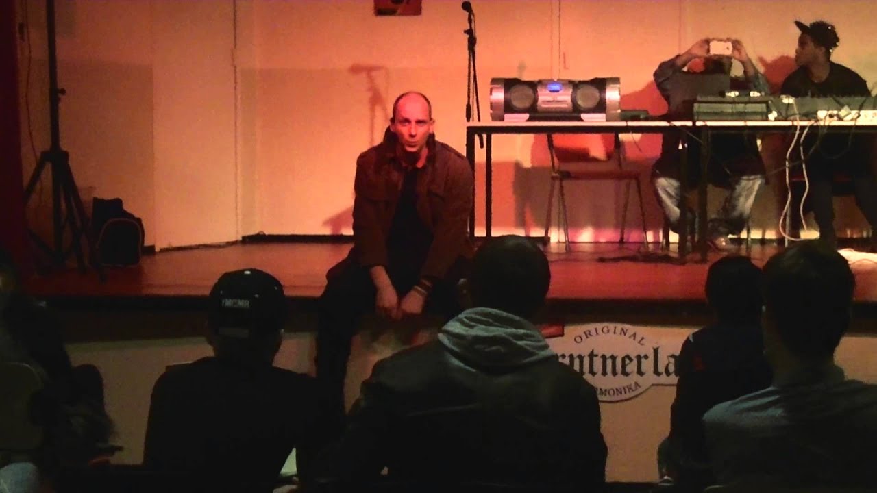 Midas Willem McFake brengt 'Zwaard van Damocles' in speeltuin Stadsveld 🎭