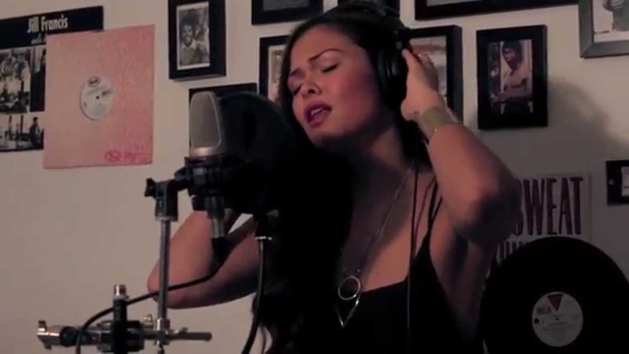 Liza Owen's Piano Cover of Sia's 'Chandelier' 🎹