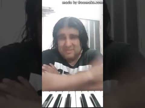 Chelo Torres con un recuerdo