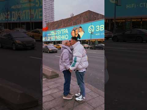 5УТРА и Ваня Дмитриенко на одном из самых больших экранов в Москве! Ну красота же😍