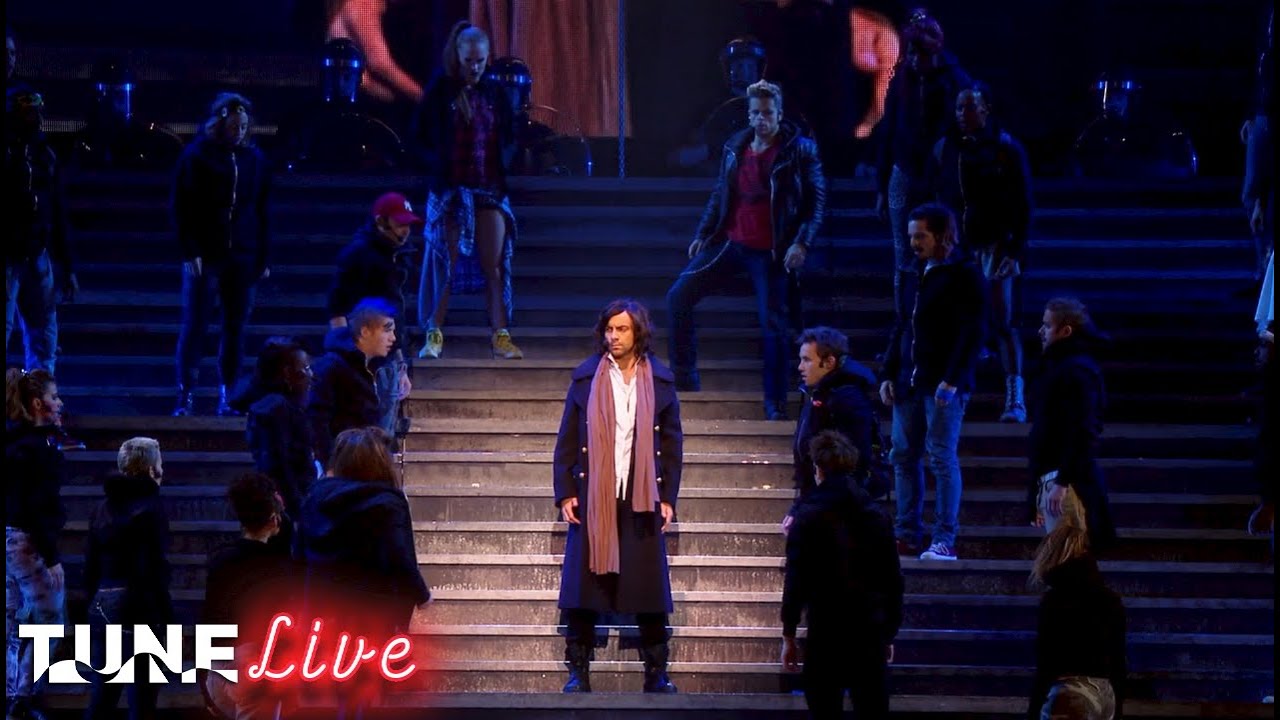 Tim Minchin Rocks 'Heaven On Their Minds' in Jesus Christ Superstar Live Tour π€