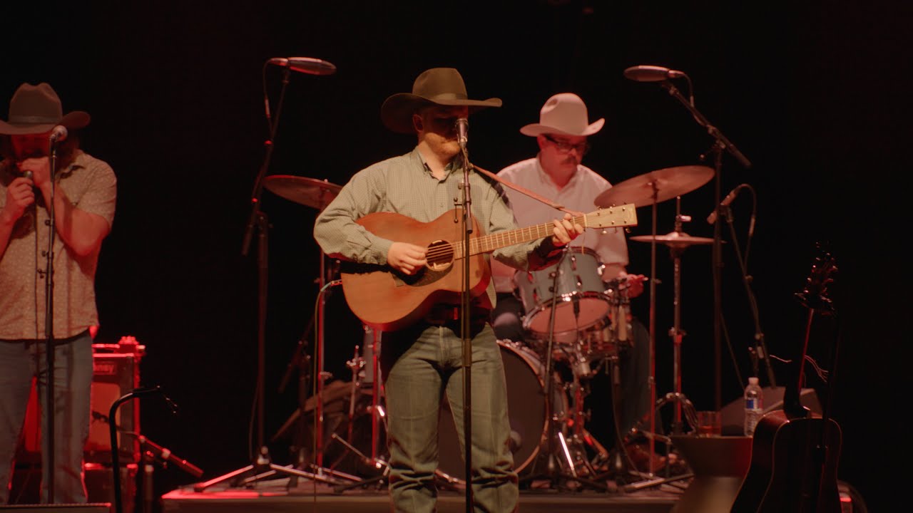 Colter Wall Live: Watch the Riveting Performance of 'Motorcycle' 🎸