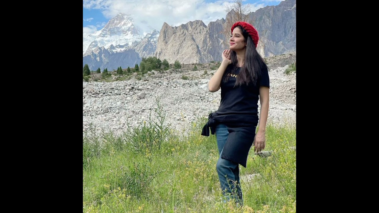 Stunning Family Vacation Photos of Faiza Gillani 🌟