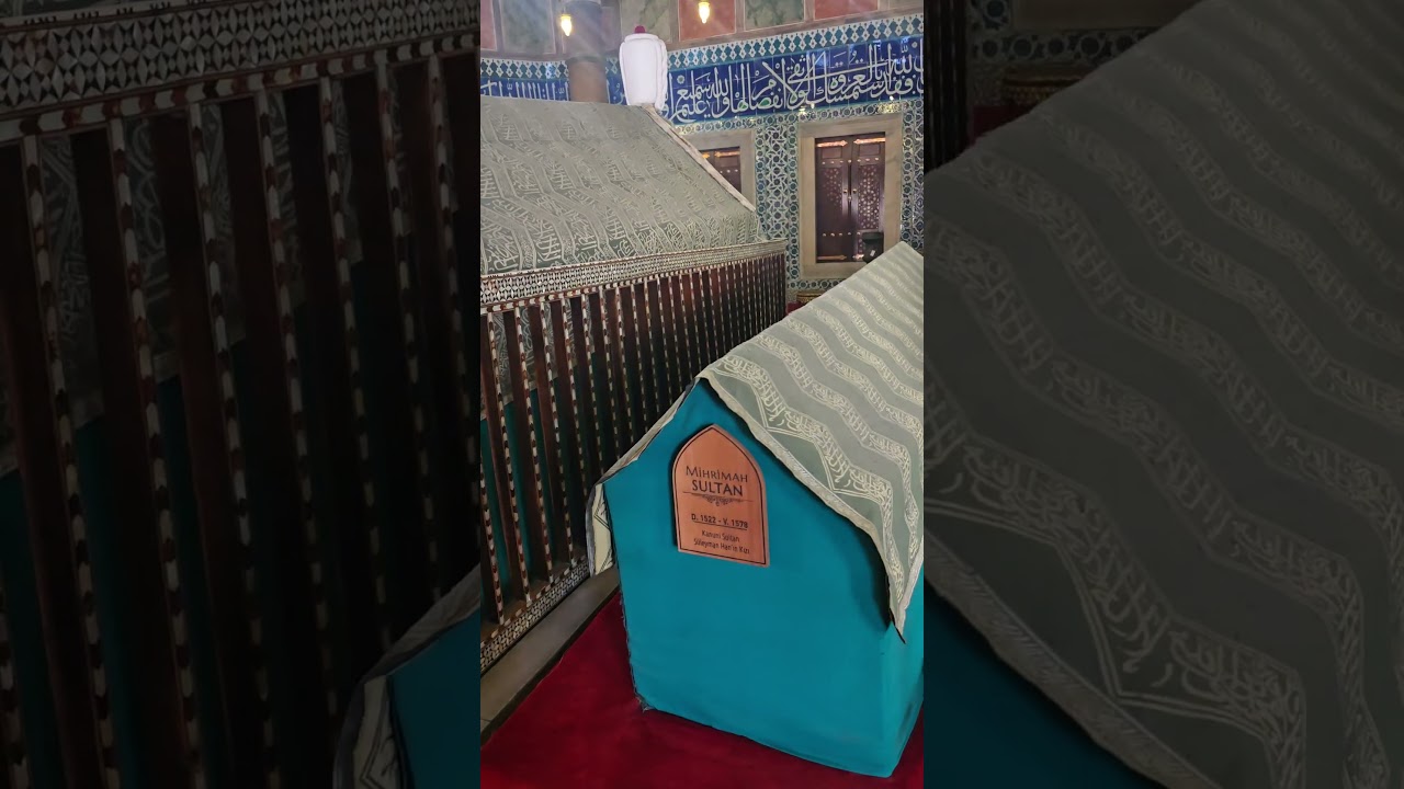 Tomb of SULEIMAN THE LAWGIVER AND HIS FAMILY IN ISTAMBUL SULEIMANIYE MOSQUE