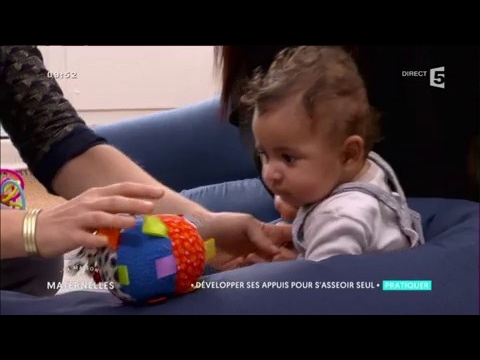 Psychomotricité : Aider bébé à s'asseoir seul 🤸‍♂️