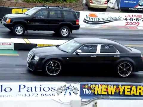 MOPAR Sunday 2010: Chrysler 300C Drag Race π