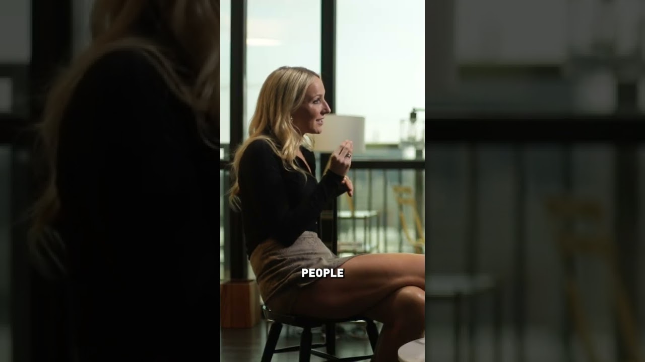 Nikki Glaser Reveals How She Quit Smoking Easily 🚭