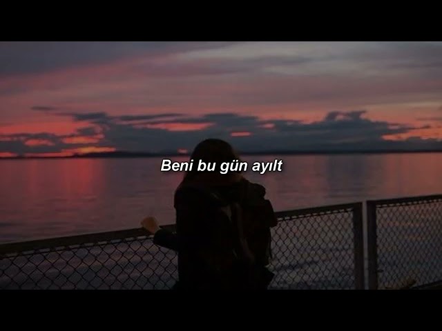 Hiç Işık Yok feat Melek Mosso - Şarkı Sözleri ve Anlamı 🎶