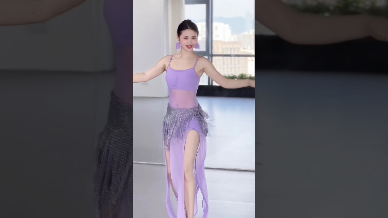 Her Belly Dance Went Viral! 🔥 17s of Magic