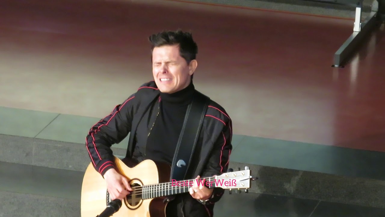 Michael Patrick Kelly/iD bei der Einweihung der #PeaceBell