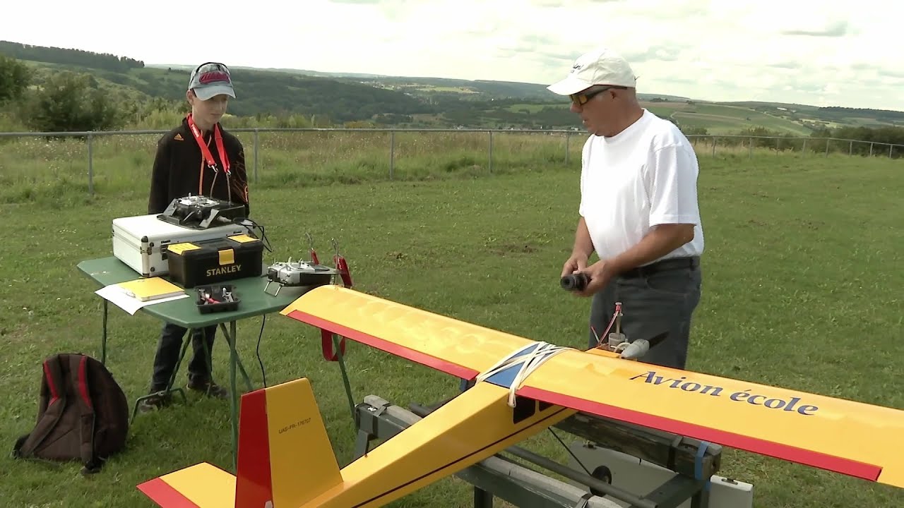 Jeunes découvrent l’aéromodélisme à Bliesbruck ✈️