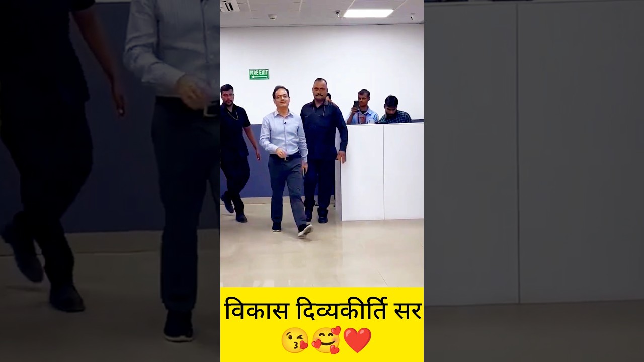 Vikas Divyakirti Sir’s Grand Entry at Drishti IAS Noida🔥