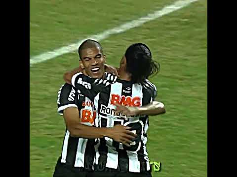 GALO VENCE O INTERNACIONAL POR 3 x 1 COM GOLAĂO DE LEONARDO SILVA NO BRASILEIRĂO 2012! #futebol