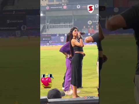 Jacqueline Fernandez Clicked Drinking Black Water at an Event ЁЯЦд #jacquelinefernandez #shorts