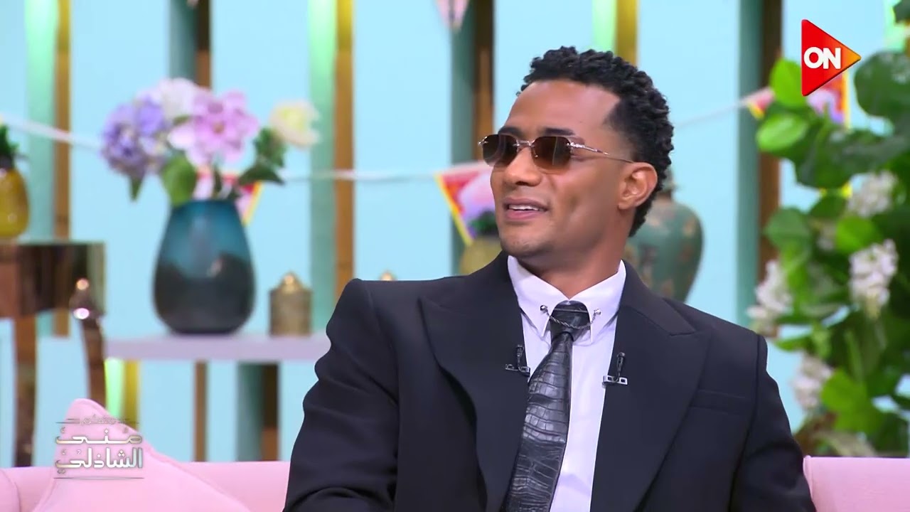 محمد رمضان جالنا الاستوديو بعربيته التيسلا - معكم منى الشاذلي